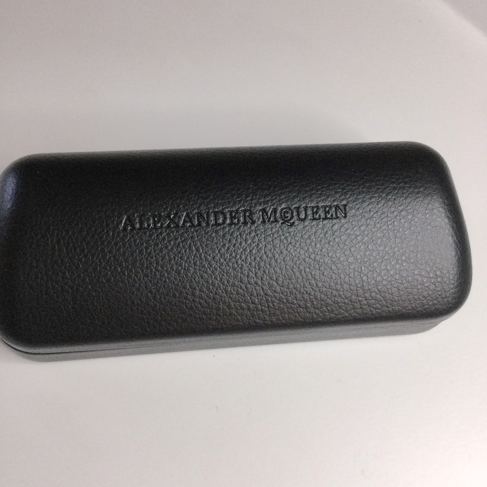 ALEXANDER MCQUEEN BLACK SUNGLASSES CASE NEW